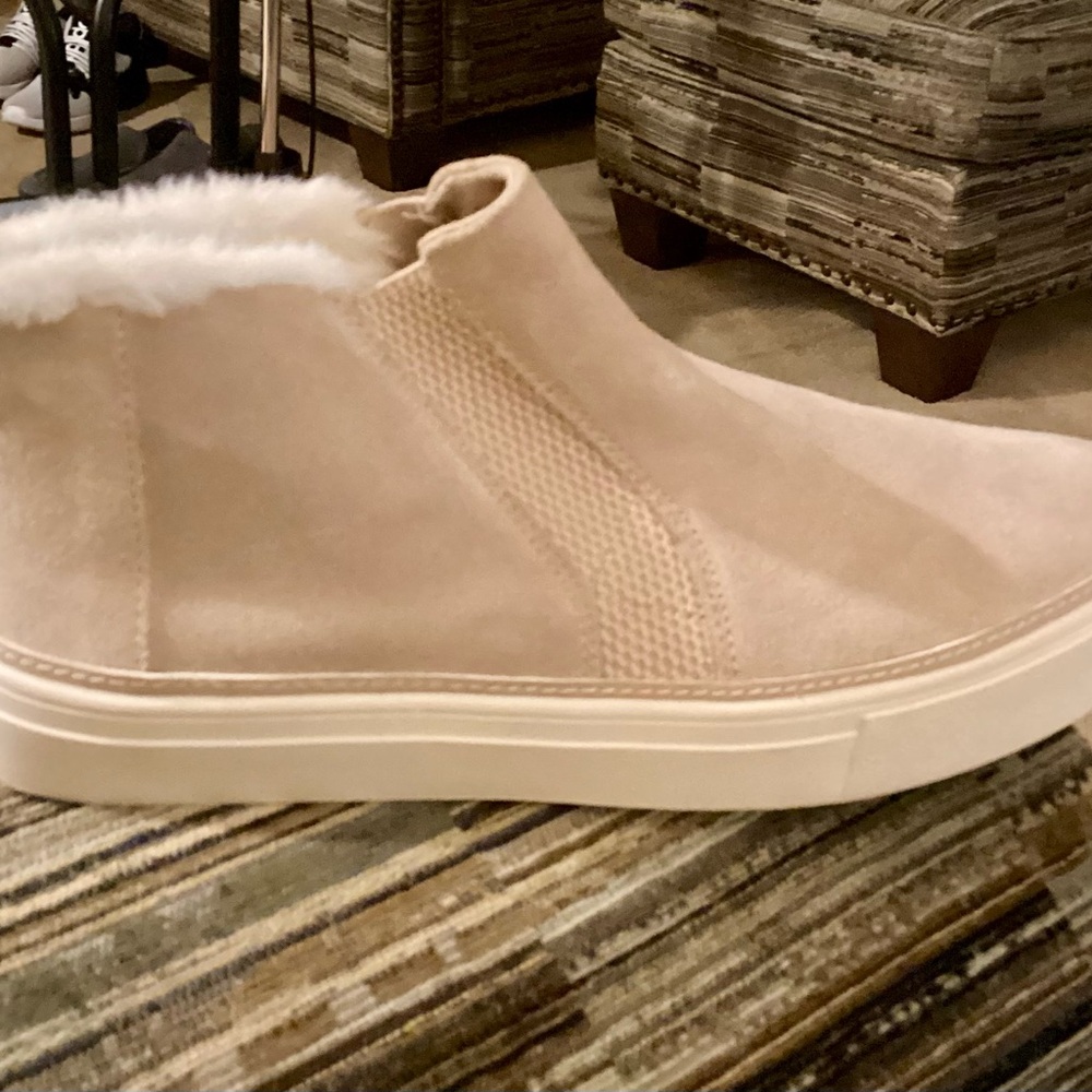 NEW! Toms women’s Suede Slip-On Sneakers faux fur lined - Picture 2 of 7